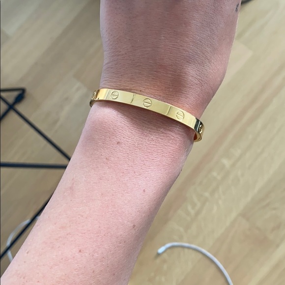 Two C A RT I E R inspired love bracelets in gold - Picture 8 of 8